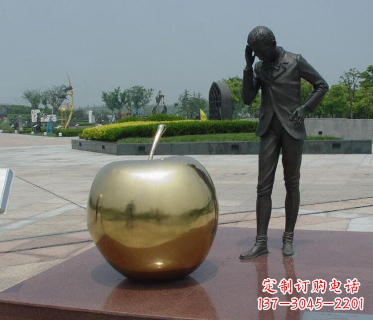 铜雕西方人物和苹果