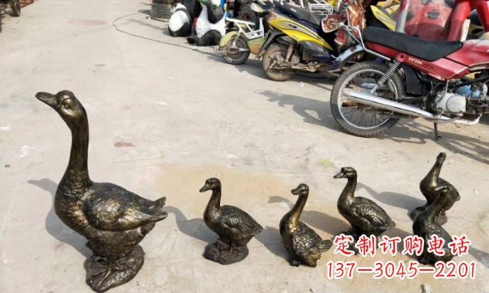 铜雕鸭子