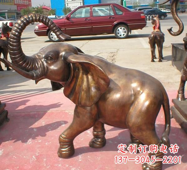 铜雕长鼻大象