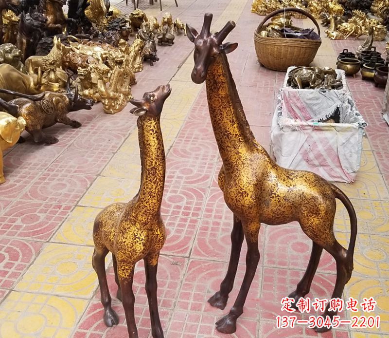 铜雕长颈鹿