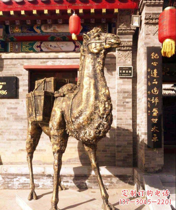 驮行李的骆驼动物铜雕