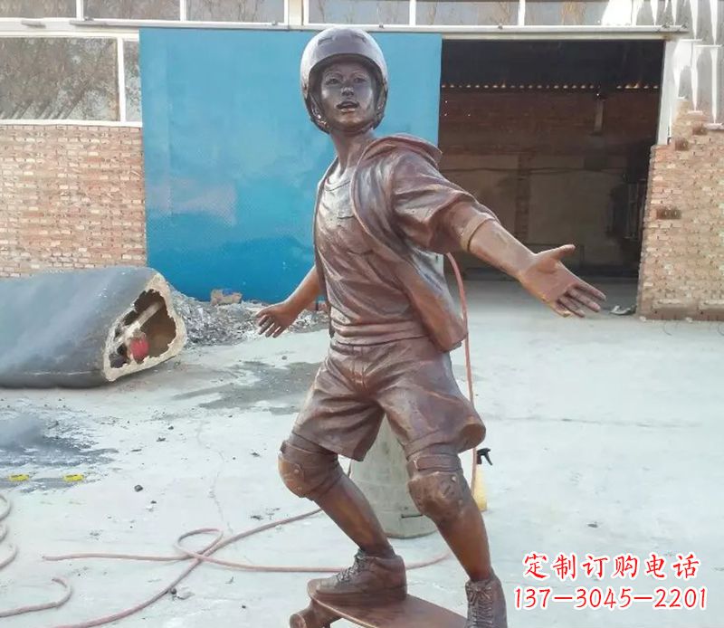 玩滑板公园运动铜雕