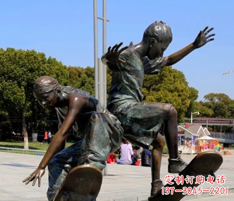 玩滑板的人物铜雕
