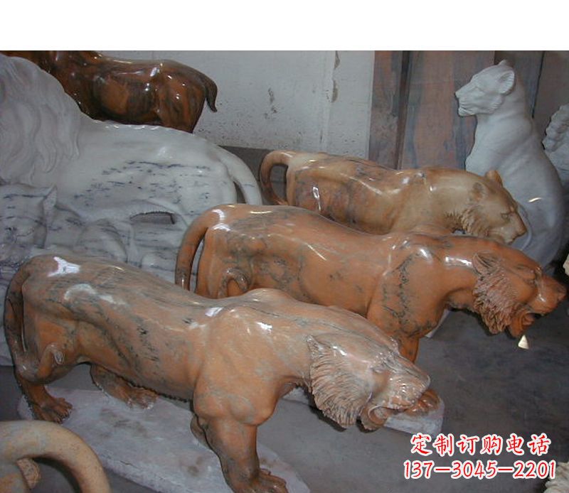晚霞红动物老虎石雕