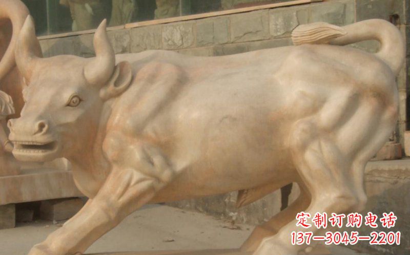 晚霞红华尔街牛石雕 (3)