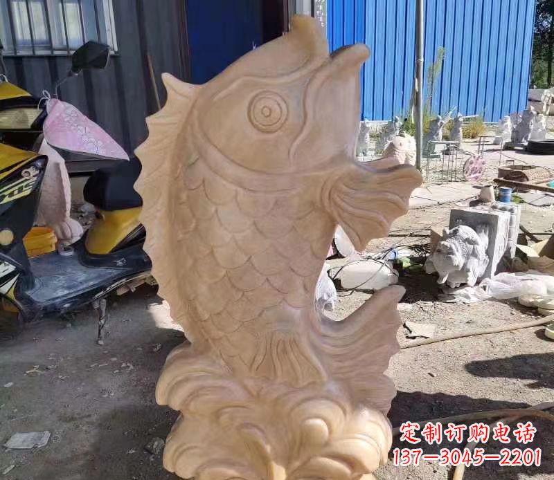 晚霞红喷水鲤鱼石雕