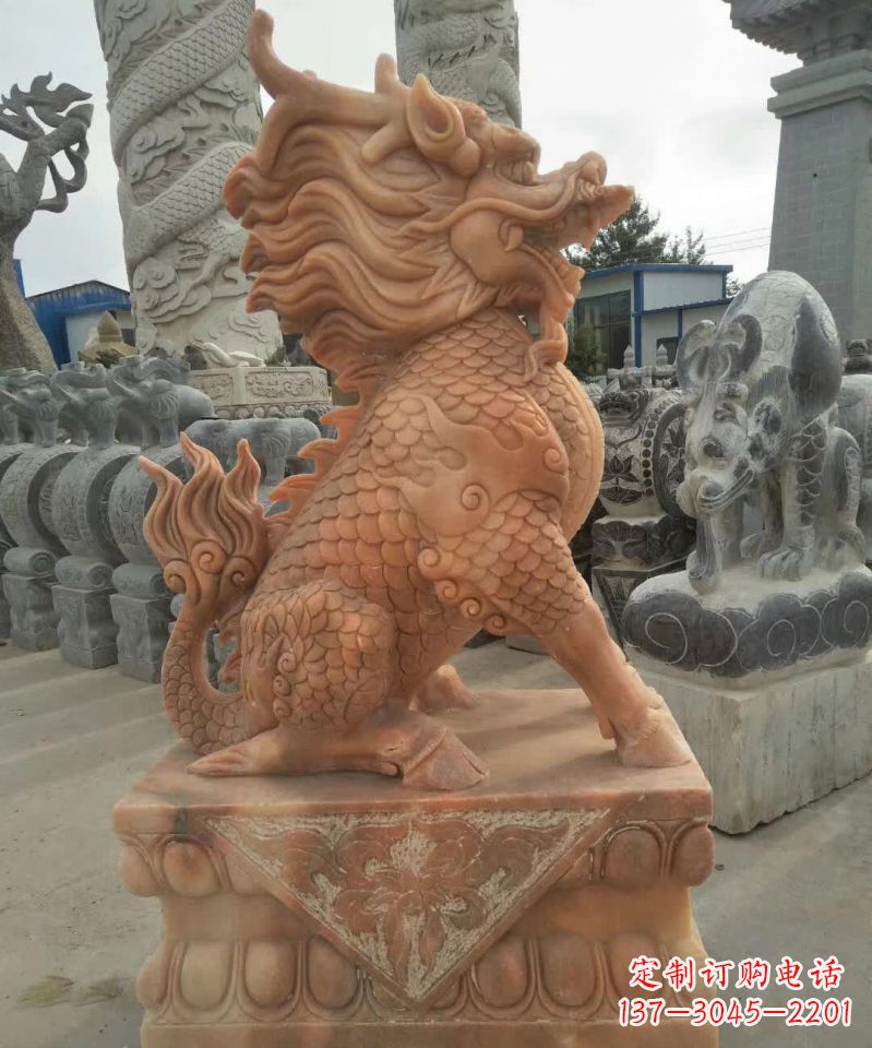 晚霞红麒麟雕塑1
