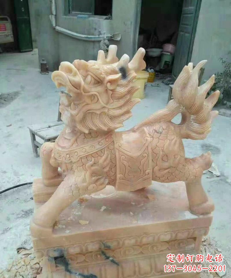晚霞红麒麟雕塑112