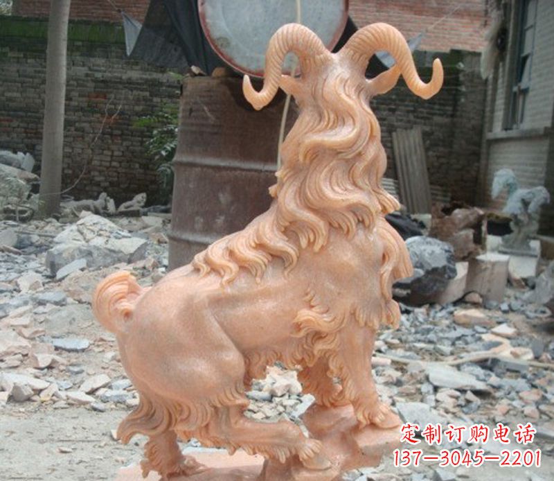 晚霞红山羊石雕
