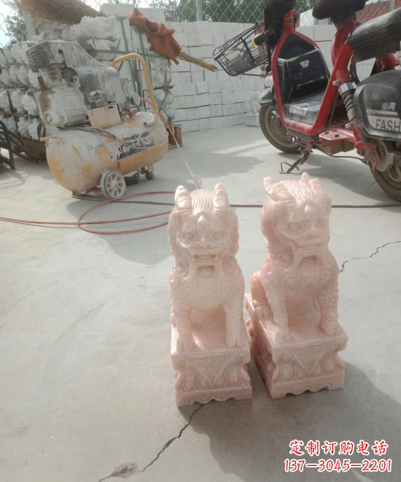 晚霞红神兽麒麟动物雕塑