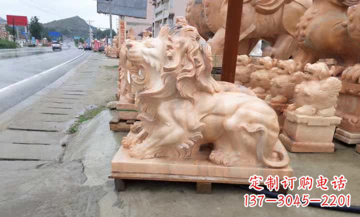 晚霞红狮子雕塑