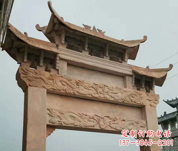 晚霞红石雕单门牌坊