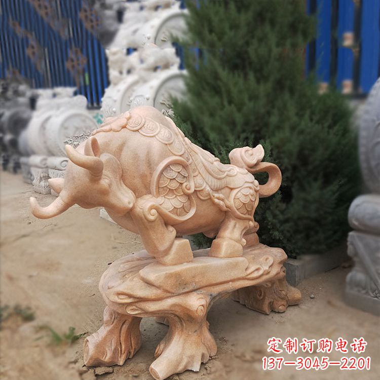 晚霞红石雕开拓牛雕塑摆件