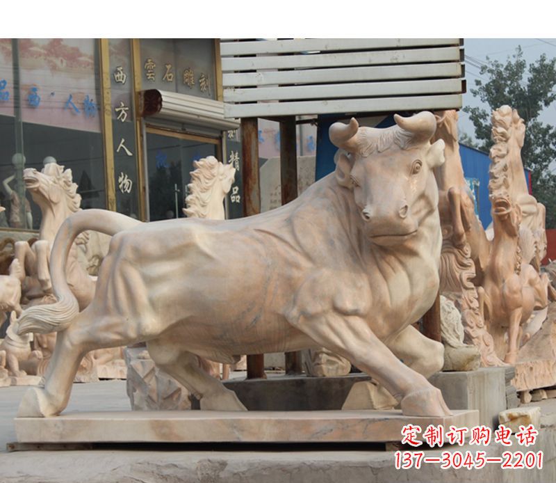 晚霞红石雕牛
