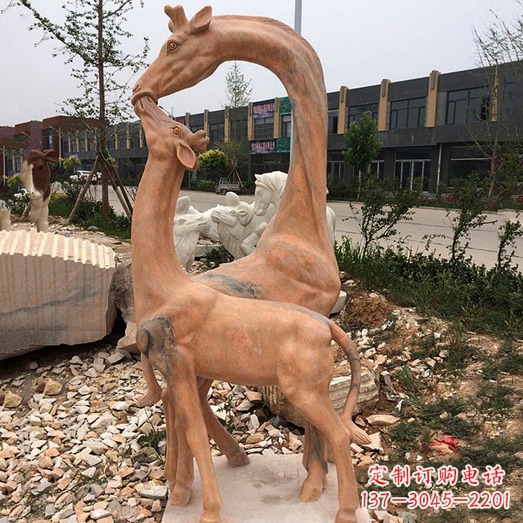 晚霞红石雕长颈鹿-校园公园母子亲情景观雕塑