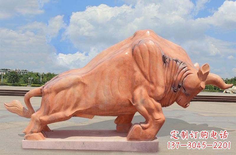 晚霞红拓荒牛石雕