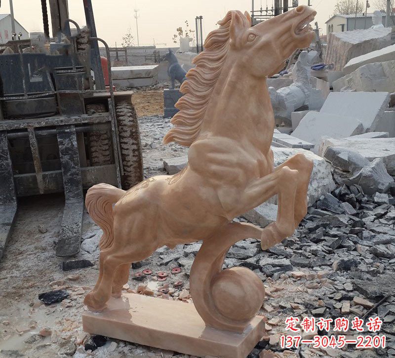 晚霞红踏月马石雕