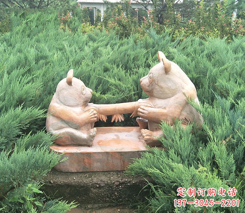 晚霞红熊猫母子石雕
