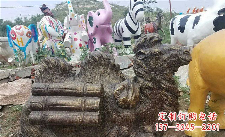 卧着的骆驼动物铜雕 (2)