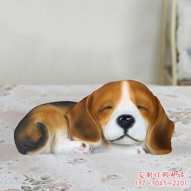 卧姿比格犬仿真雕塑,睡觉的小狗狗是内美陈动物雕塑摆件