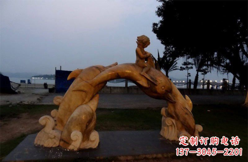 西方儿童骑海豚石雕