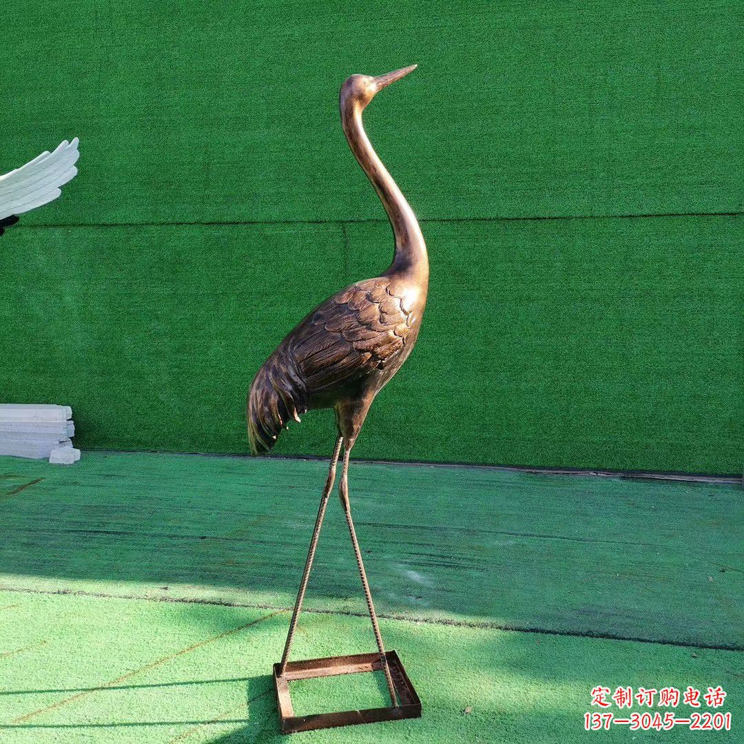 仙鹤衔芝铜雕