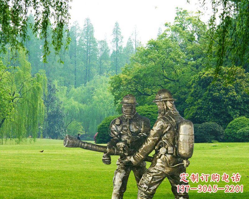 消防员灭火铜雕