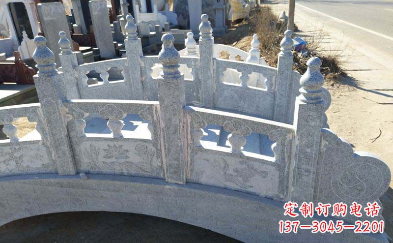 小区公园大理石拱桥