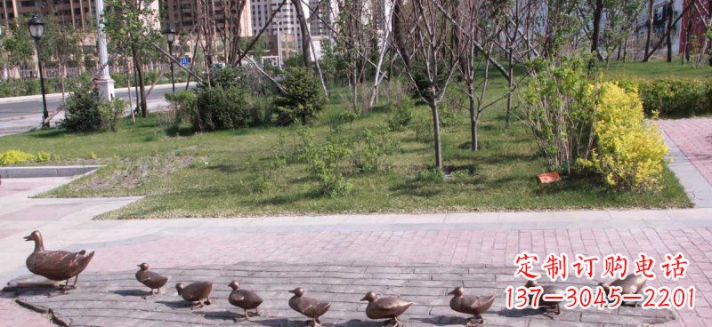 小区母鸭带小鸭景观铜雕