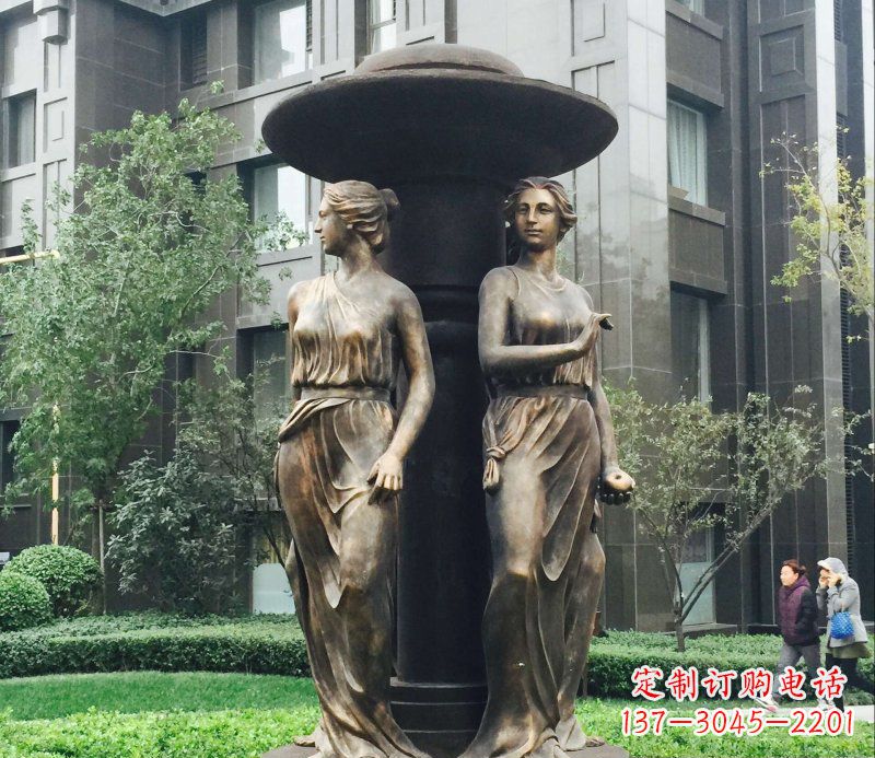 小区西方女人人物铜雕
