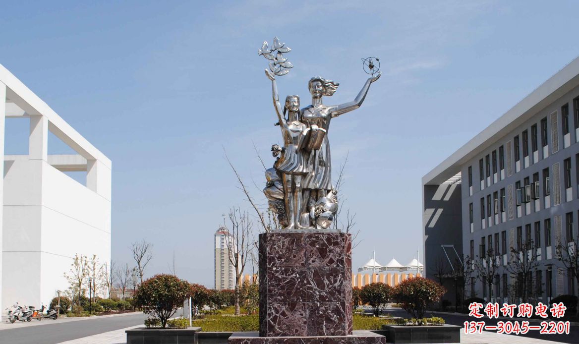 校园不锈钢老师和学生雕塑