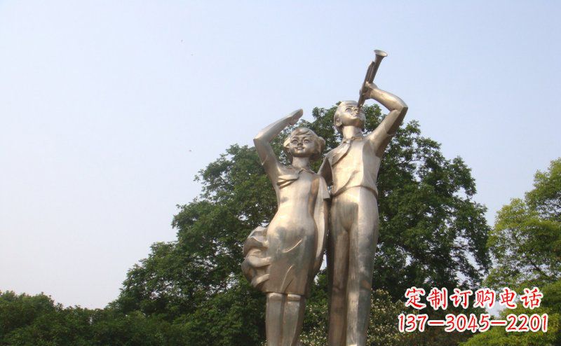校园吹军号敬礼的小学生人物景观铜雕
