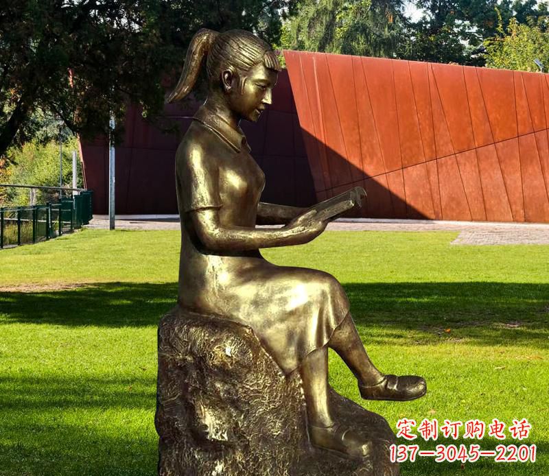 校园看书的女孩铜雕
