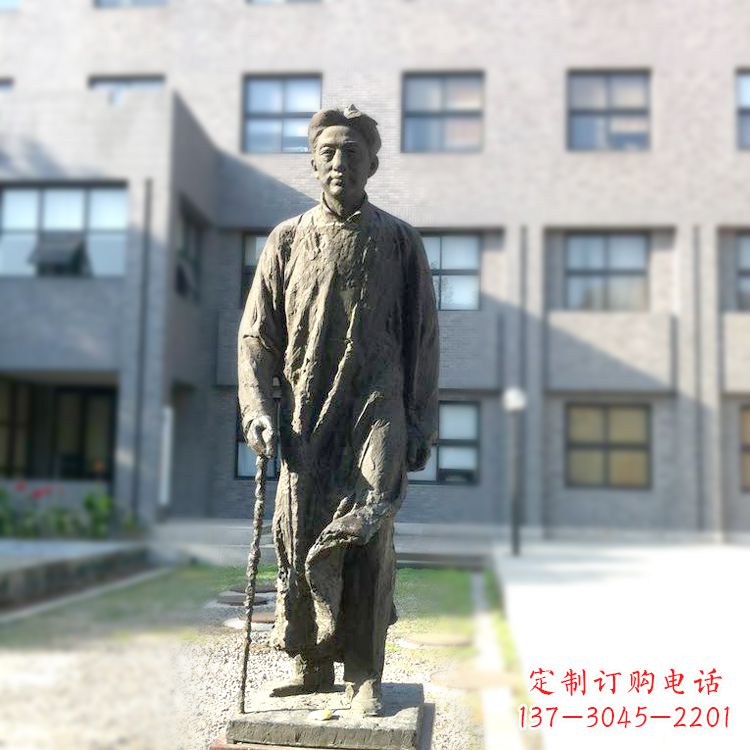 校园名人徐悲鸿雕塑
