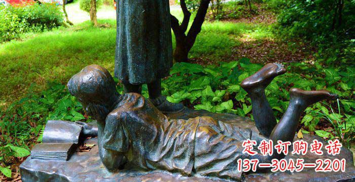 校园趴着看书的小男孩人物铜雕