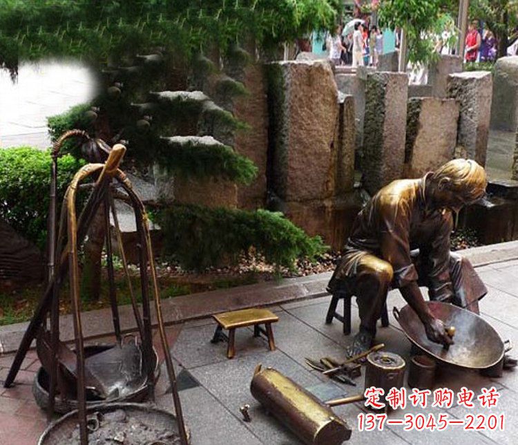 修补铜锅的人物铜雕