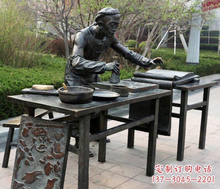 印刷门神的古人铜雕