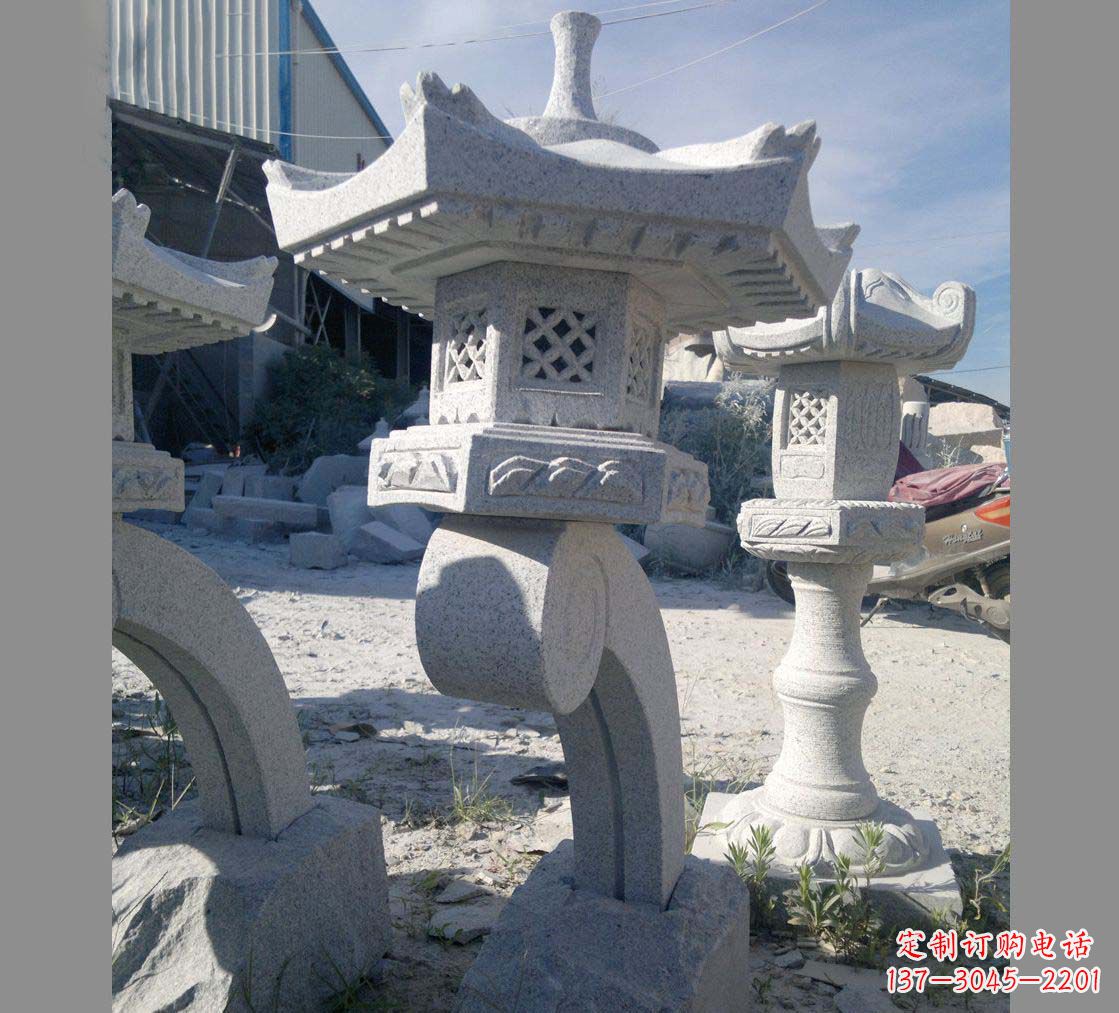 园林景观草坪石灯雕塑