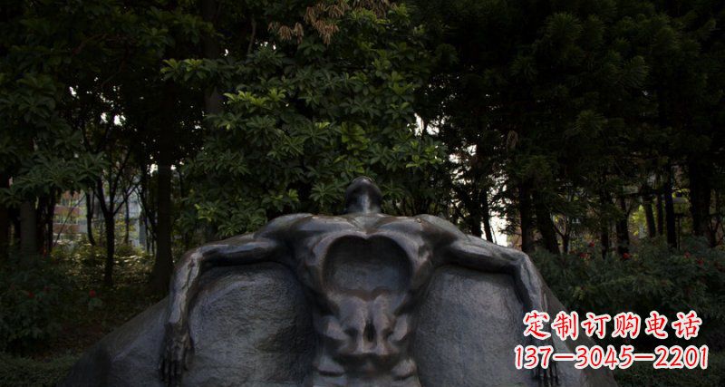 园林泡温泉的抽象人物景观铜雕