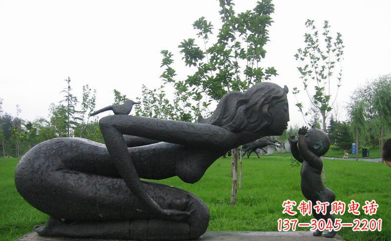 园林亲吻的母子小品铜雕