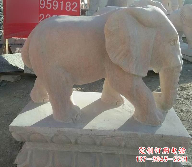 园林晚霞红大象雕塑