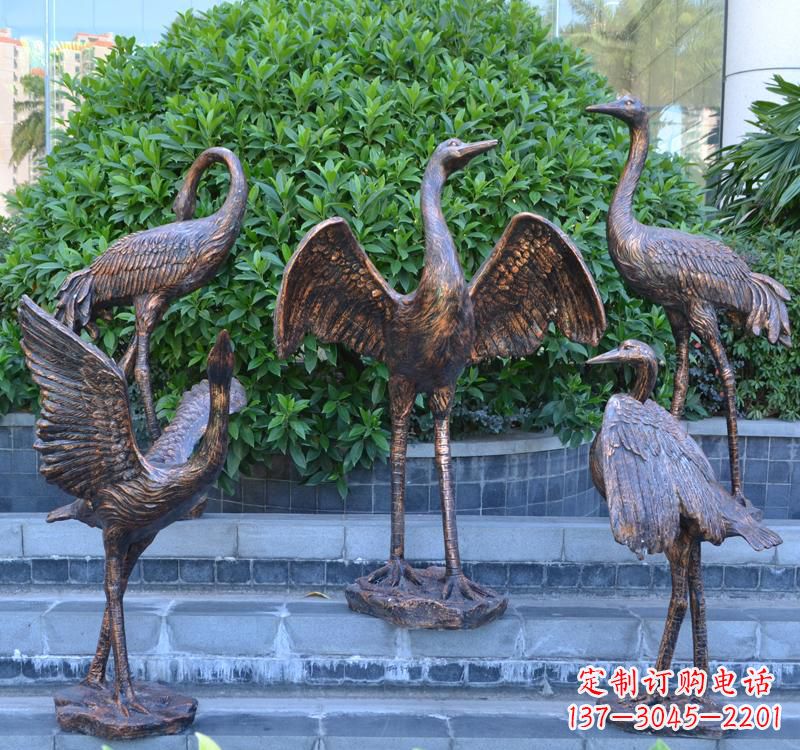 展翅仙鹤雕塑