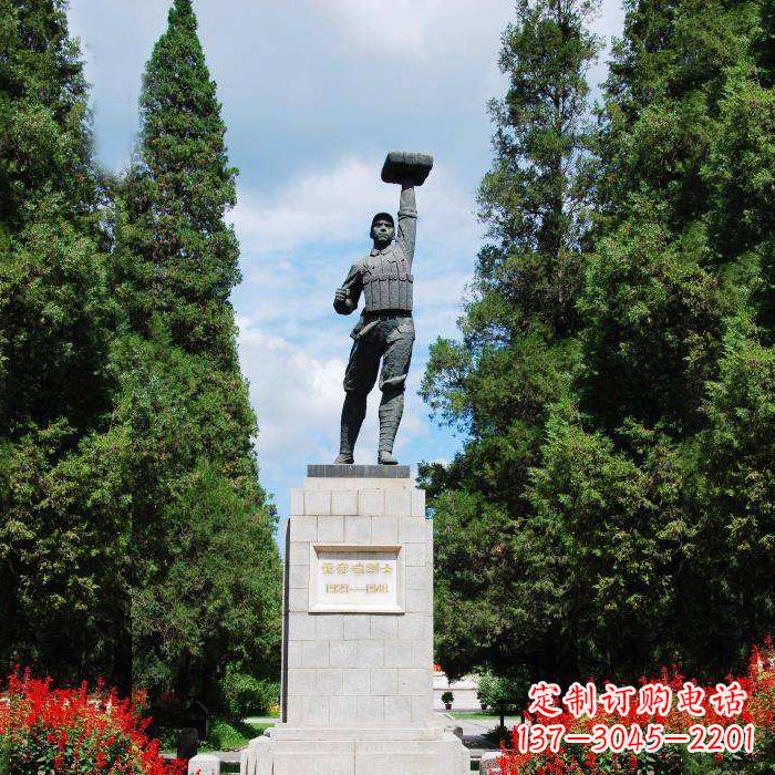 战斗英雄董存瑞雕塑-景区园林英雄人物景观雕塑