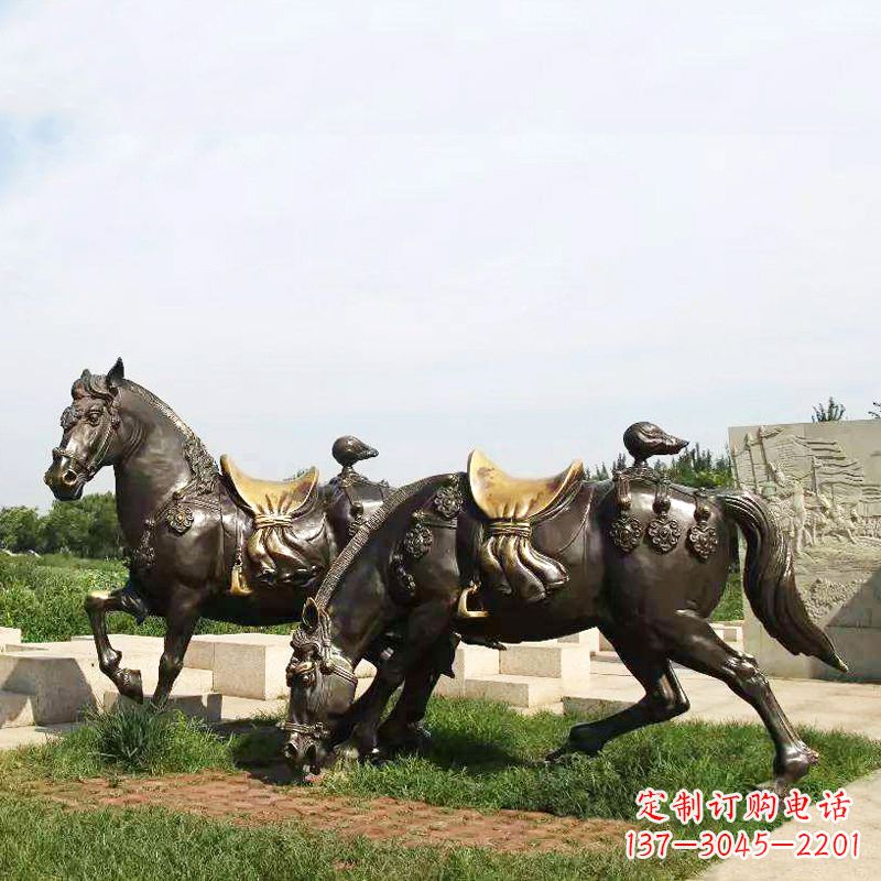 战马群公园景区动物情景雕塑