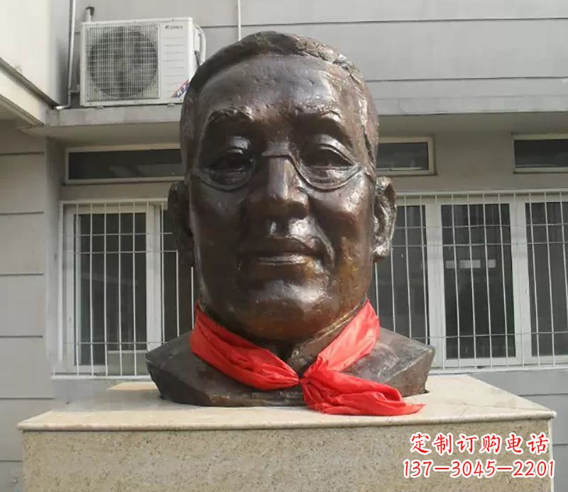 张伯岑校园名人头像铜雕
