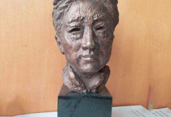 现代画家徐悲鸿先生头像雕塑