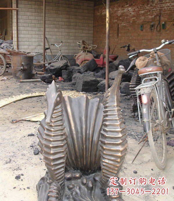 铸铜海马小区动物铜雕