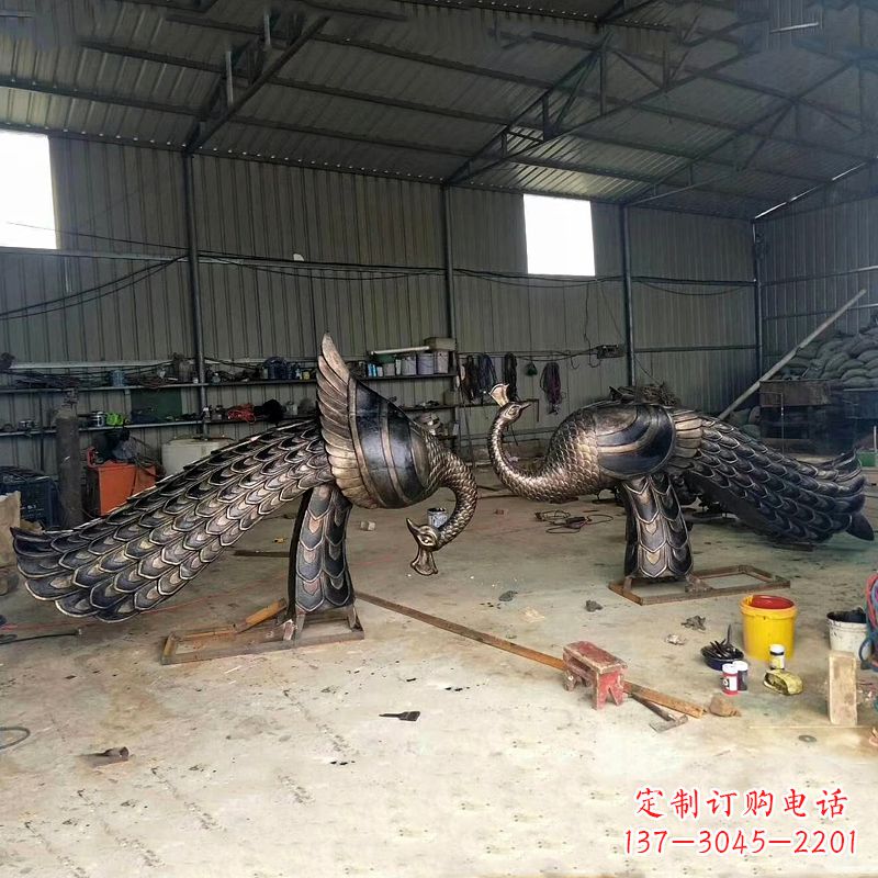 铸铜孔雀雕塑