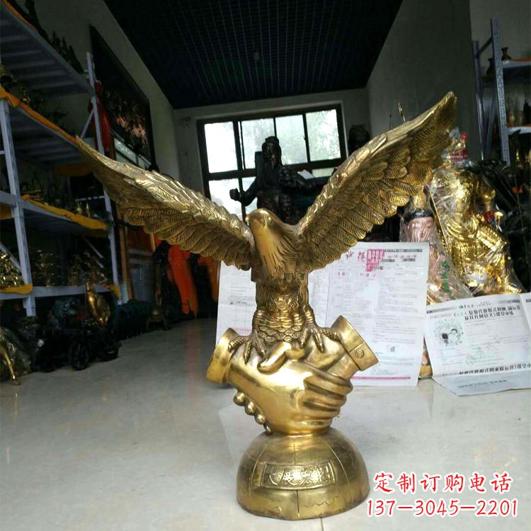 铸铜老鹰雕塑大展宏图