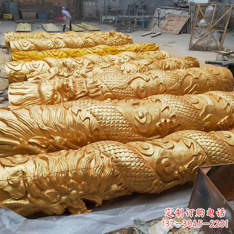 铸铜龙柱